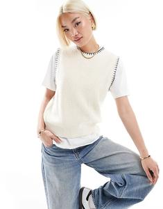 Трикотажный топ без рукавов с отделкой контрастной тесьмой кремового цвета Vero Moda