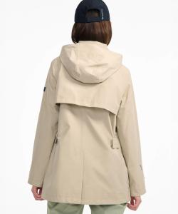 Ветрозащитная, водонепроницаемая, дышащая двухслойная куртка с капюшоном из мембраны GORE-TEX и съемным капюшоном.