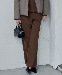 Спортивные брюки из двухслойного синтетического трикотажа, пригодные для стирки.