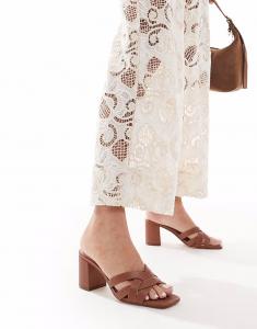 Туфли-мюли New Look на блочном каблуке верблюжьего цвета