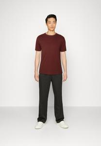 Базовая футболка 7 PACK Pier One, черный/темно-синий/темно-зеленый