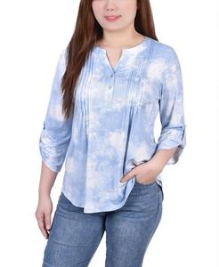 Женский трикотажный жаккардовый топ с отвернутыми рукавами 3/4 и язычком NY Collection, цвет Blue Tie Dye