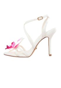 Сандалии REGULAR FIT -STILETTO MULTI STRAP FLORAL CORSAGE - High heeled sandals Lipsy, белый