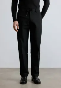 Чинос Boss, Black