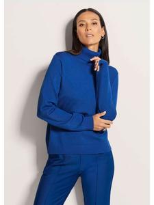 MADELEINE Приталенный свитер тонкой вязки королевского синего цвета