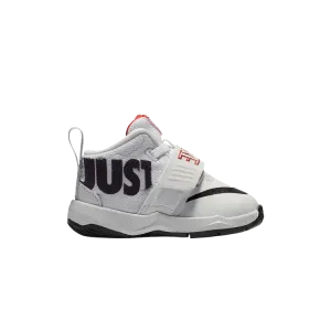 Кроссовки Nike Team Hustle D8 TD, белый