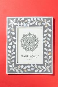 Фоторамка из перламутра в стиле Джодхпур GAURI KOHLI, серый