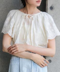 Блузка из хлопкового вуаля с перфорированным кружевом