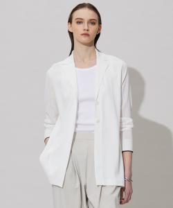 Куртка из хлопкового ацетата, пригодная для стирки в сухом виде.