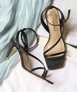 Сандалии с асимметричными ремешками 4137 Liberty Doll, цвет Black Satin