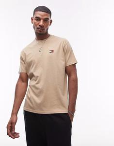 Футболка Tommy Jeans с логотипом и свободным значком бежевого цвета