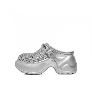 Lee Cooper Женские противоскользящие тапочки с закрытым носком серебристые, цвет Silver