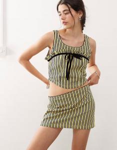 Полосатая мини-юбка в желтую полоску Collusion