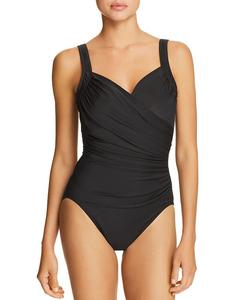 Обязательно приобретите цельный купальник Sanibel Ruched Miraclesuit, черный