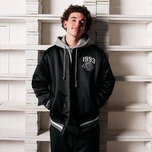 Куртка из тяжелого атласа 1993 из коллаборации с Kickz Mitchell and Ness, черный