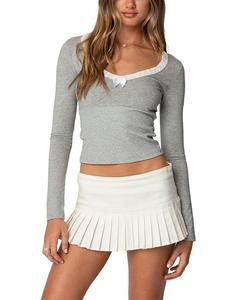 Шайни Топ с длинным рукавом и кружевной отделкой Edikted, серый