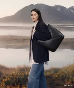 Геометрическая сумка-тоут Midori Charles & Keith, цвет Jetblack