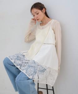 Мини-платье с кружевной отделкой