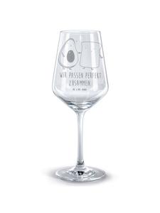 бокал для красного вина, тост с авокадо и надписью на прозрачном фоне Mr. & Mrs. Panda