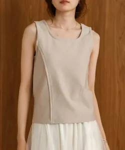 Майка с квадратным вырезом и складками.