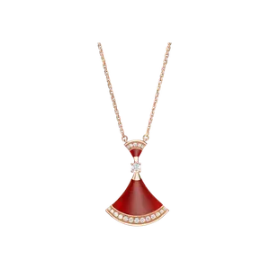 Колье Bulgari Divas' dream из розового золота с подвеской из сердолика и бриллиантов