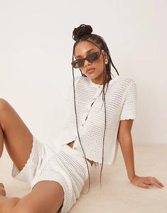 Вязаный крючком топ с короткими рукавами на пуговицах Gina Tricot белого цвета