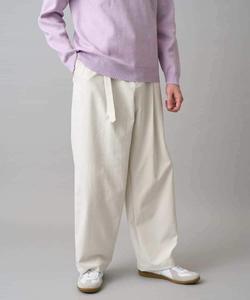 Легкие в уходе, пригодные для машинной стирки, не образующие катышков, эластичные широкие брюки-чинос с поясом Avv, цвет Ivory