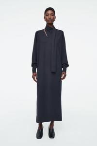 Шерстяное платье макси с шалью COS, темно-синий