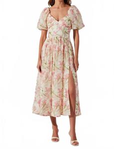 ASTR Платье Sasilia в розово-кремовом цвете