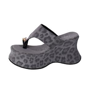 Женские износостойкие шлепанцы серебристого цвета TAFN, Silver