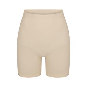 Шорты до средины бедра SKIMS Seamless Sculpt, песочный
