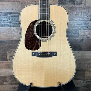 Martin D-42 Modern Deluxe D42, натуральный, для левшей, жесткий кейс, 802