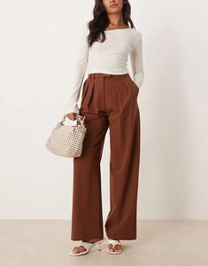 Широкие брюки ASOS DESIGN строгих кроев со складками в цвете темно-карамель
