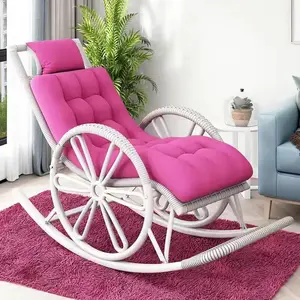 Fantasy Кресло-качалка из ротанга для отдыха с белыми колесами, розовой подушкой и ковриком