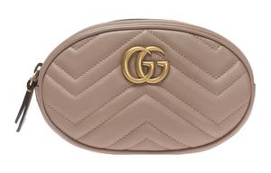 GUCCI Сумка поясная GG Marmont из стёганой кожи