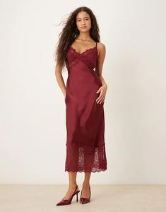 Платье Kiss The Sky из атласа мидакси с кружевными вставками бордового цвета