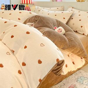 Yalu Комплект постельного белья 1,8 м: простыня на резинке, пододеяльник 200х230 см, флис, двусторонний, цвет кофе с мокко, принт в виде сердец