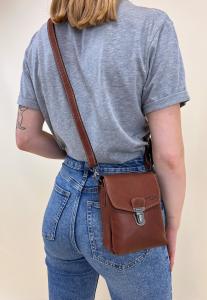 Поясная сумка NELLY Gusti Leder, цвет dark brown