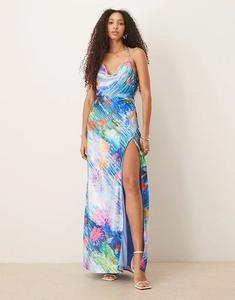 Платье макси Hope & Ivy из атласа с перекрещивающимися складками на спине с синим цветочным принтом