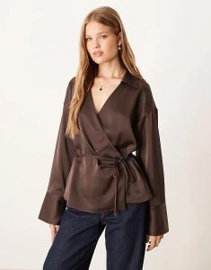 Коричневая атласная рубашка Gina Tricot с завязкой спереди