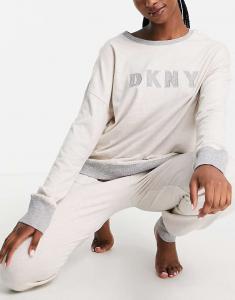 Супермягкий вязаный топ с длинными рукавами и спортивные штаны с логотипом DKNY кремового цвета