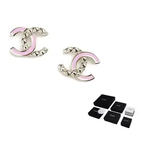 Серьги-гвоздики унисекс розовые CHANEL, розовый
