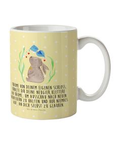 Детская кружка с изображением зайчика и цветка, с надписью, пастельно-желтого цвета. Mr. & Mrs. Panda