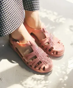 Будь собой, Сандалии