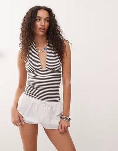 Топ с глубоким халтером в кремово-белых тонах с кротовой полоской Weekday