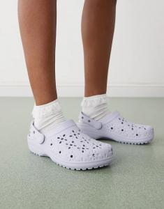 Классические сабо Crocs с цветочным принтом, цвет "фиолетовая луна"