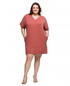 Платье-футболка большого размера с V-образным вырезом, свободным кроем, короткими рукавами и карманами 24seven Comfort Apparel, Brick