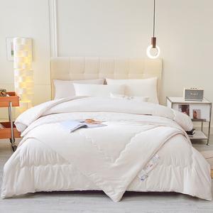 Fuanna Одеяло 200х230 см, наполнитель соевый пух, сатиновый жаккард, 4+3 кг (2+3 кг), цвет Class A [Off-White]