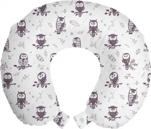 Подушка для шеи "Сова" от ABAKUHAUS, Совы на ветке, дорожный аксессуар из пеноматериала для самолета и автомобиля, 30x30 см, баклажаново-белый Abakuhaus