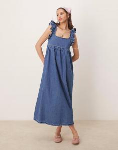 Длинное джинсовое платье-комбинация ASOS DESIGN с бантом сзади в цвете полувыбеленного синего цвета